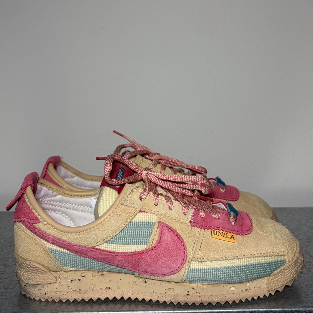 Nike Women's Sneakers in Pink and Tan